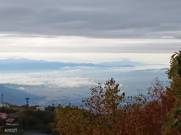朝日連峰に月山