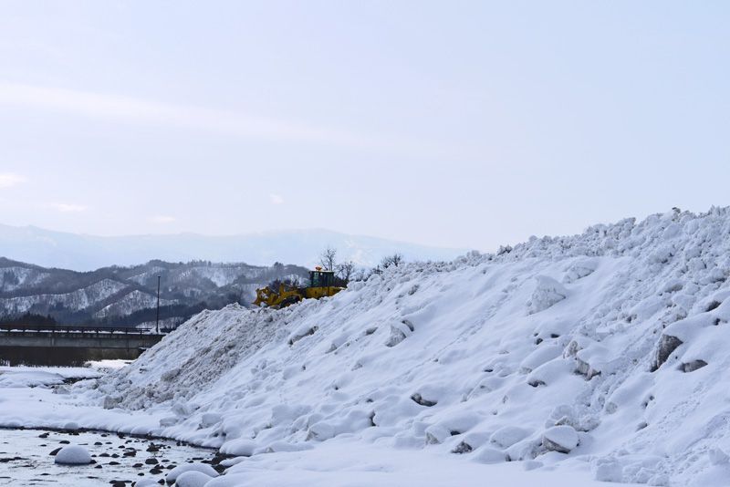 雪捨て場の雪山