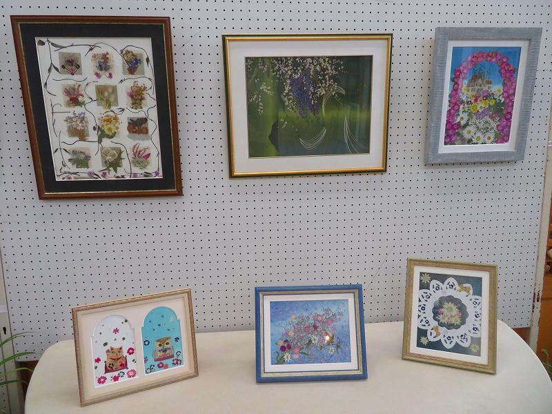 押し花の絵画展を開催中です♪