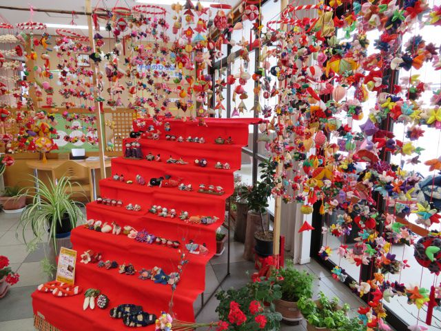 つるし飾りの展示が始まりました♪