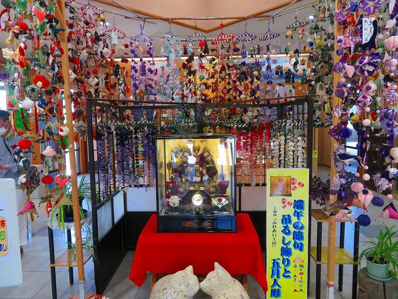 吊るし飾りと五月人形を展示してます♪