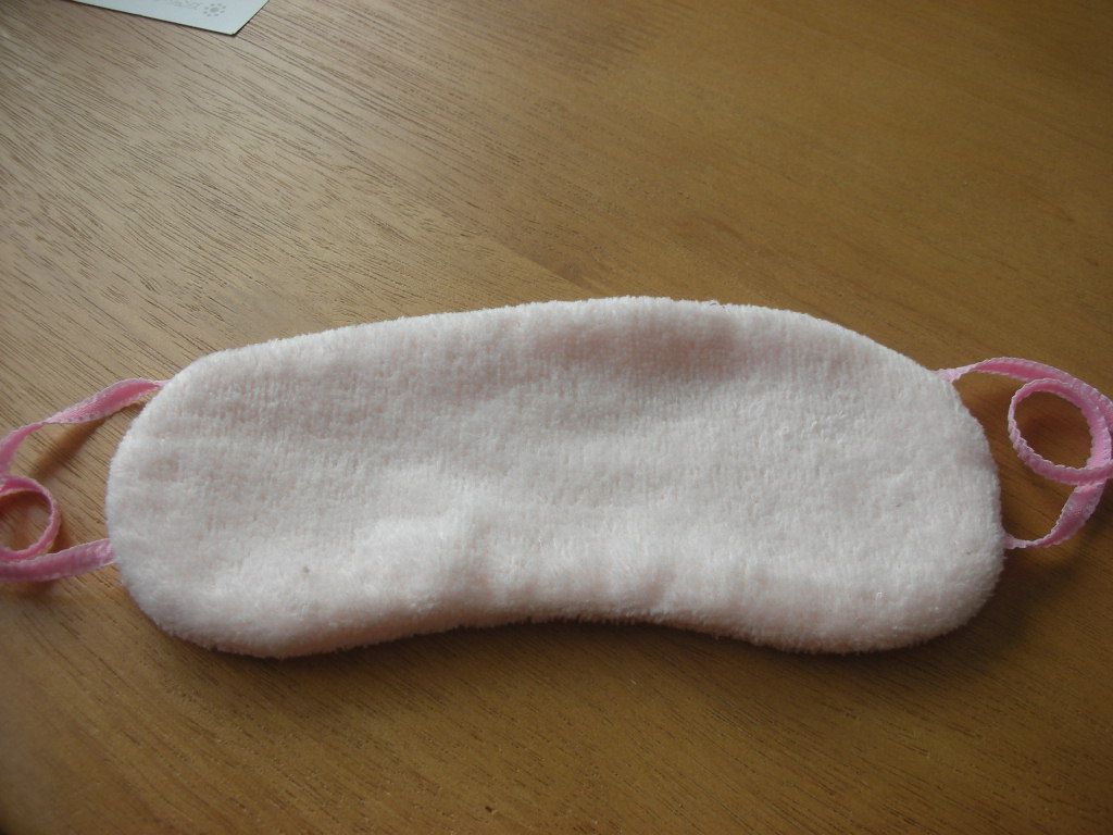 アイマスクを買ってみました。