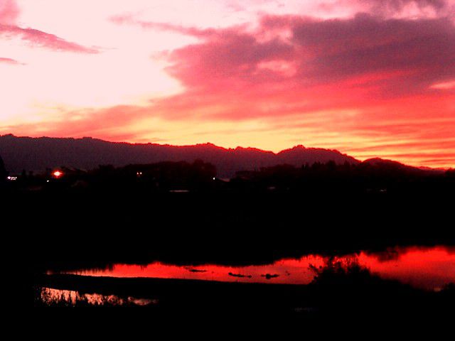 夕焼け空が真っ赤っか、、、(by三橋美智也)