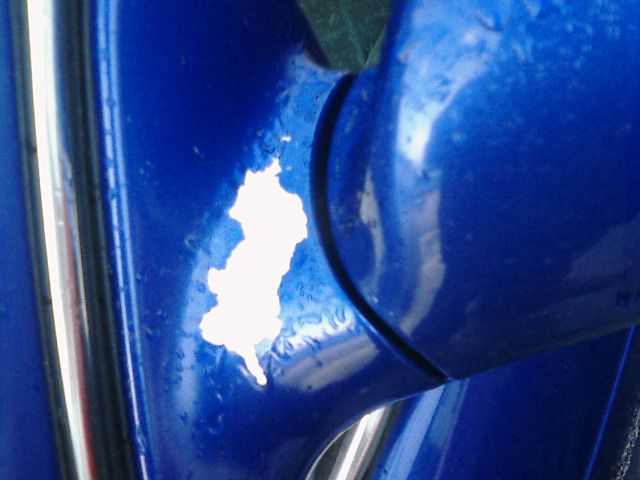 車を車検に出してます。