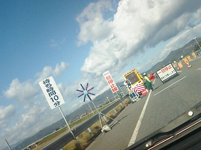 不親切な道路。