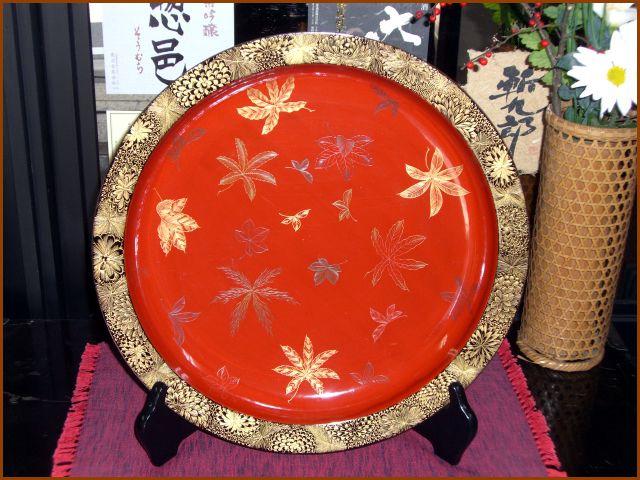 ◆沈金紅葉に菊朱黒漆大皿◆