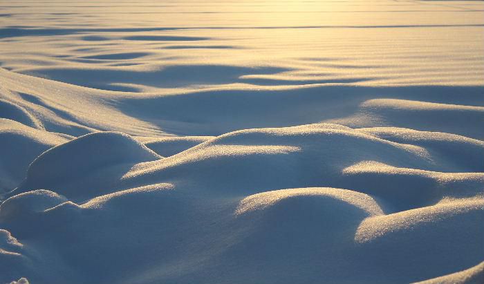 雪が作り出す造形美にこれまで春を感じることがよくありました　太陽に照らされた雪はどこか暖かな感じがするからでしょうか