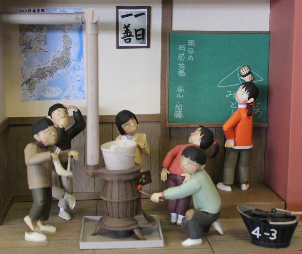 中村隆行さんのペーパークラフトその２　今日は立春です　暦の上では春になりました　今朝は雪も降らずどこか穏やかな朝のスタートです　中村さんの冬の情景は私が子どもの頃の思い出そのものです　昔を思い出しながら眺めてみて下さい