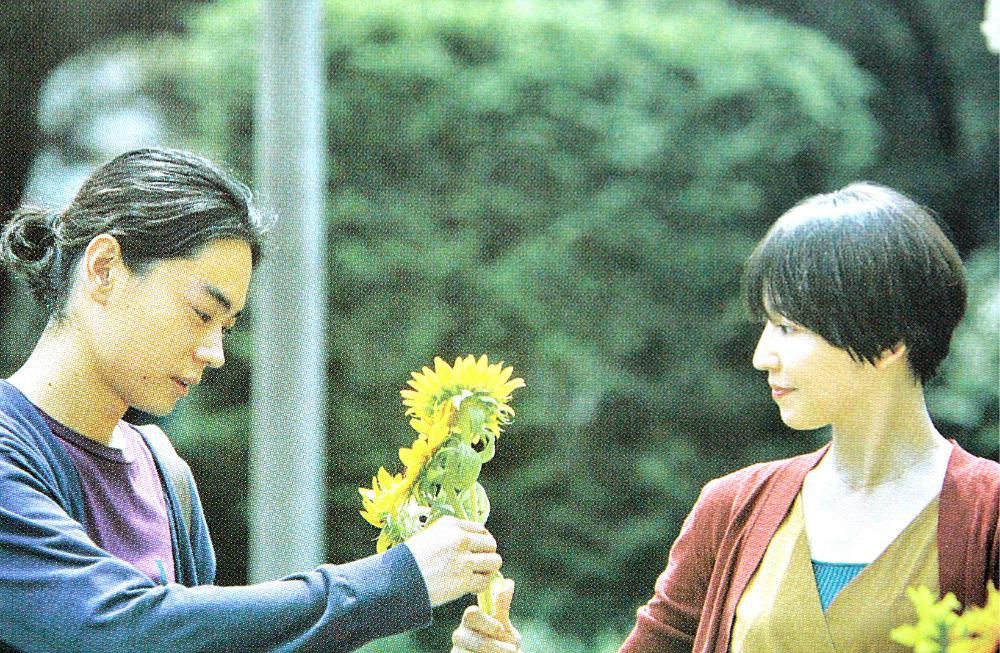 今話題の映画「百花」を見てきました　題に「花」がついており　昨日は敬老の日ということでこのブログでちょっとだけ紹介します　認知症がじわじわと進行する母　出産を控えた息子夫婦を軸に展開する物語ですがいつ認知症になってもおかしくない年齢となった私にとっても様々なことを考えさせる映画でした