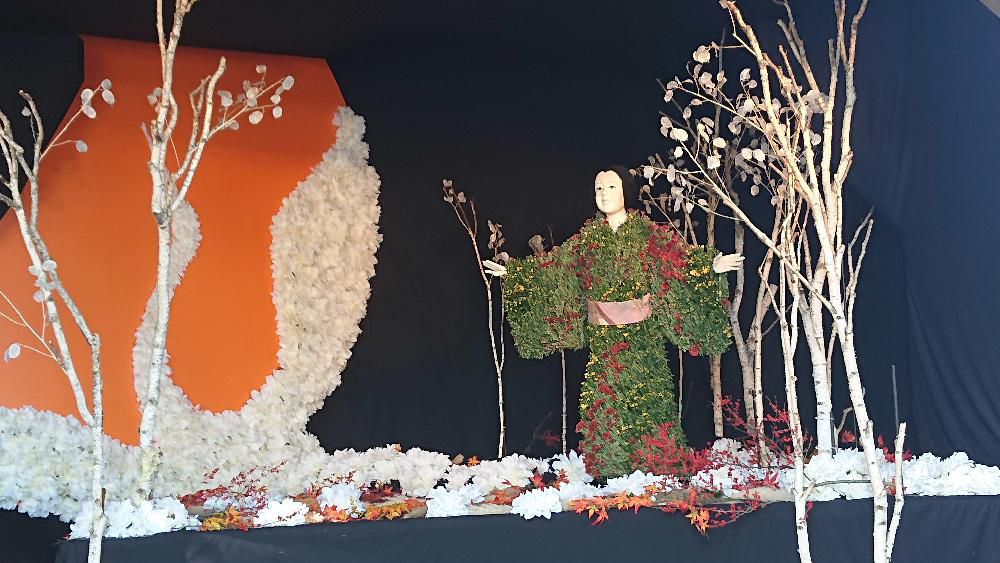 １１１回目の「南陽の菊まつり」が行われています　全国一の歴史を誇る菊祭りです　１０月6日から始まった宮内会場の菊人形とフラワーアート展を見てきました　見事な菊のフラワーアート展で今日が最後です　あいにくの雨の予報ですが足を運んでみてはいかがですか