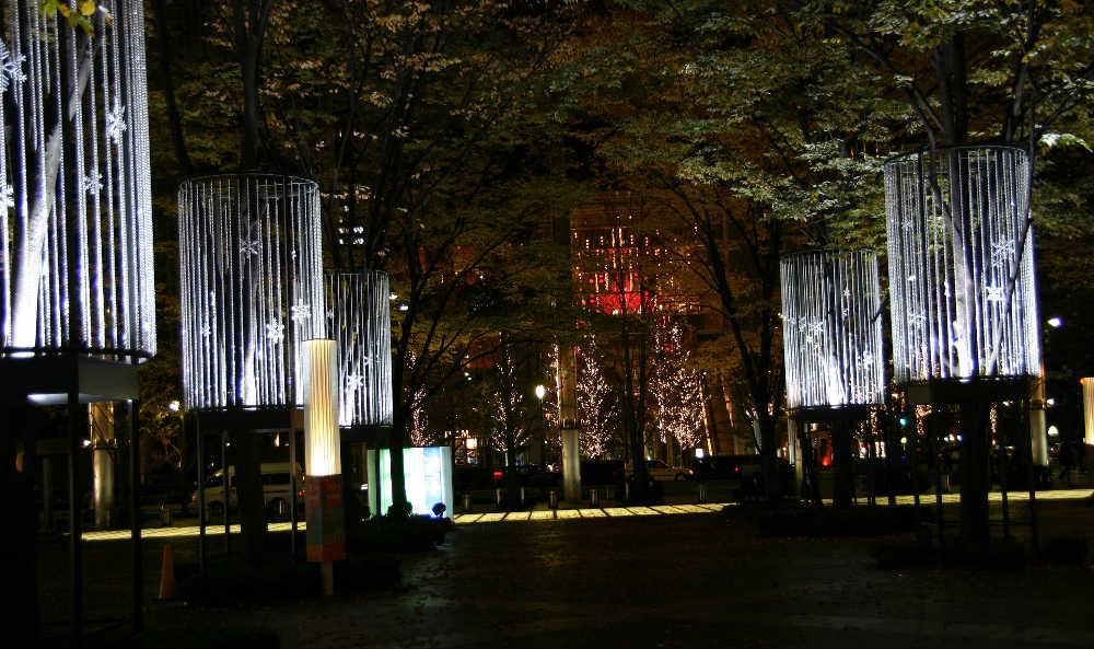 東京表参道のイルミネーションです　いつの頃なのかも定かでありません　最近はもっと華やかなイルミネーションでしょうか　
