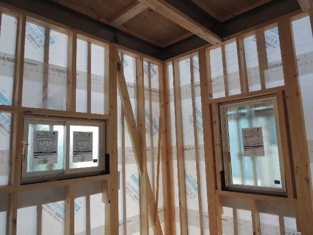 東根市 ＡＨ様邸新築工事 14 ｱﾙﾐｻｯｼ取付  『ﾃｸﾉｽﾄﾗｸﾁｬｰで建てる長期優良住宅』　