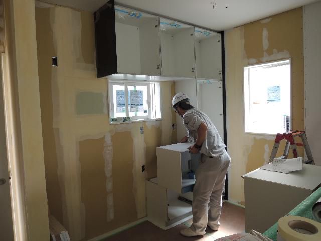東根市 ＡＨ様邸新築工事 23 ｷｯﾁﾝ取付 『ﾃｸﾉｽﾄﾗｸﾁｬｰで建てる長期優良住宅』　