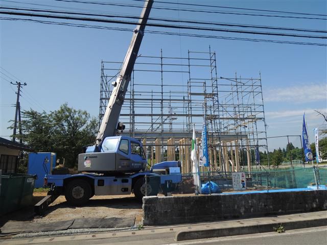 白鷹町 ＡＫ様邸新築工事 10 軸組み建て方1日目 『ﾃｸﾉｽﾄﾗｸﾁｬｰで建てる長期優良住宅』
