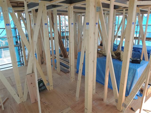 白鷹町 ＡＫ様邸新築工事 13 筋交い入れ  『ﾃｸﾉｽﾄﾗｸﾁｬｰで建てる長期優良住宅』