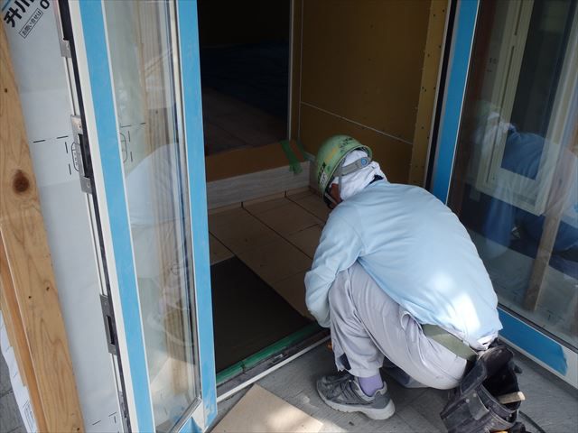 河北町 K様店舗新築工事　11　タイル工事