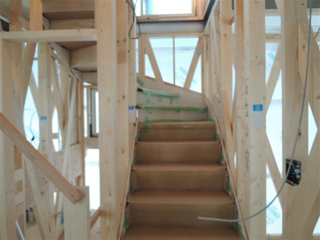 山形市 KY様邸新築工事 12 階段取付 『ﾃｸﾉｽﾄﾗｸﾁｬｰで建てる長期優良住宅』