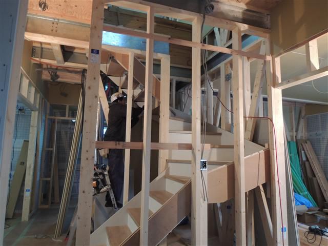 河北町 ＹＧ様邸新築工事 15 階段取付  『ﾃｸﾉｽﾄﾗｸﾁｬｰで建てる長期優良住宅』