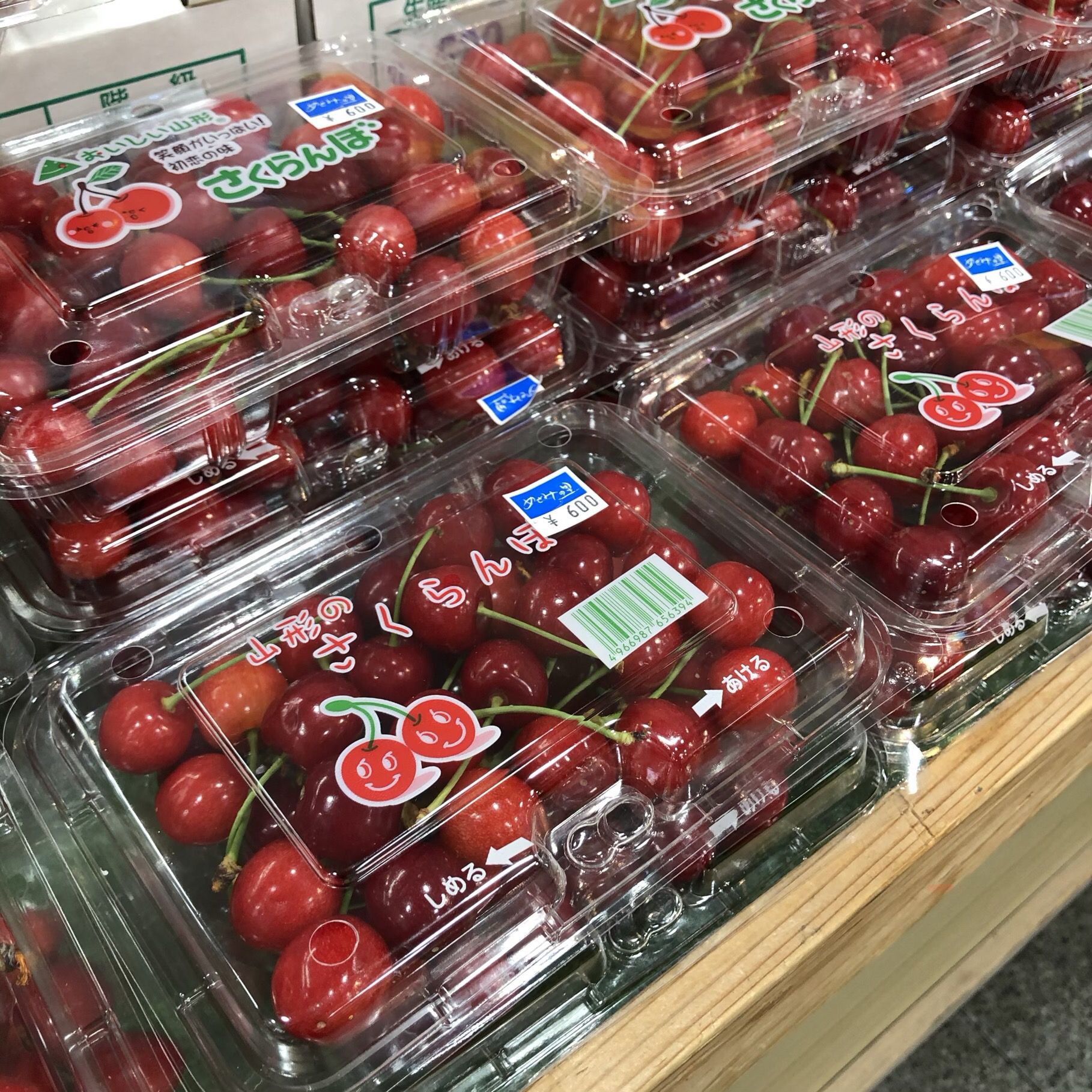 山形　特産　さくらんぼ  ！
