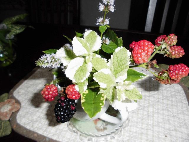 ★。★テーブルにお花を飾ろうかと・・・美蔵