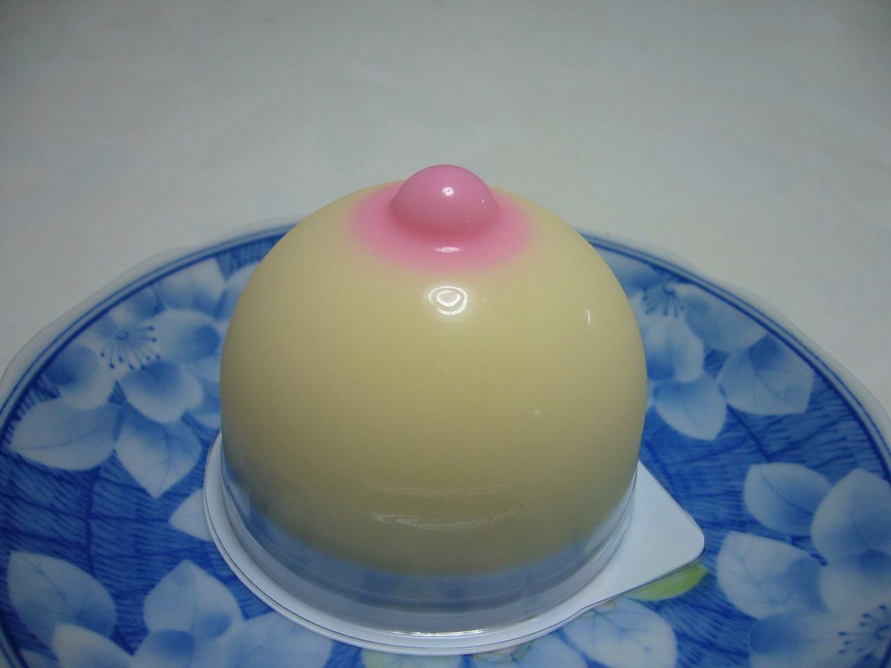 mistarboo「ヨシダ電器のおっぱいプリン」