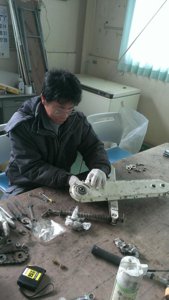 播種機整備中(2)