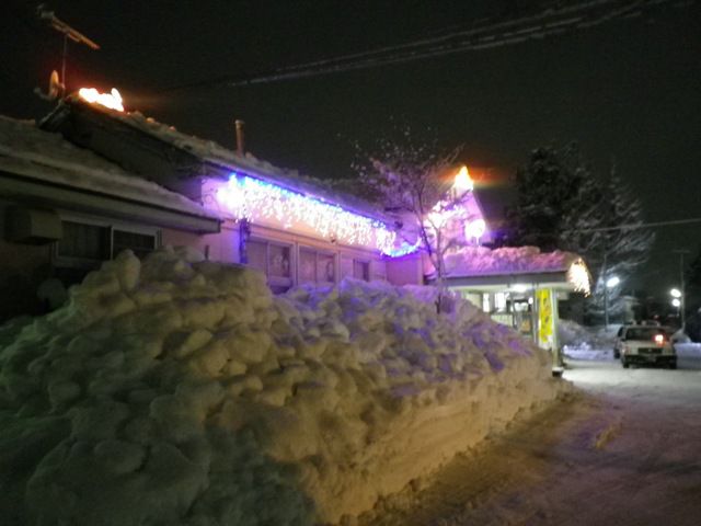 雪に埋もれて三役会・・・