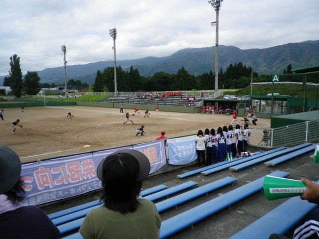 高校ソフト部新人戦が白鷹球場で