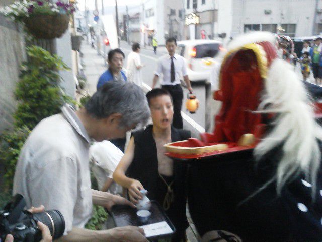 りきとくんが警護に挑戦！　あかざ祭り