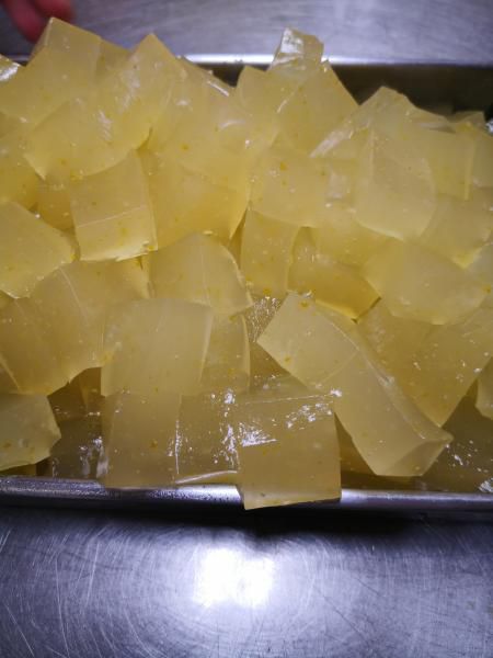 夏のお菓子の定番は…〇ら〇餅