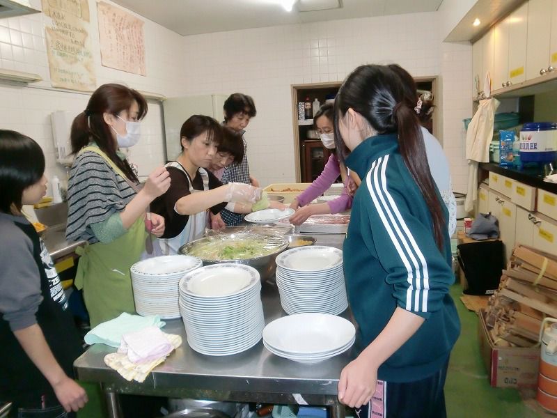 合宿の食事準備手伝い