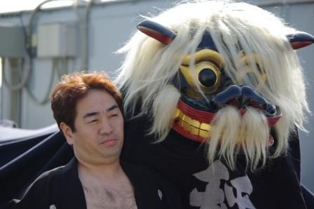 九野本稲荷神社の黒獅子が、多賀城市で復興祈願の舞を披露しました
