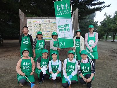【白つつじ公園】長井たばこ組合の皆さんによるゴミ拾いが行われました（9月25日）