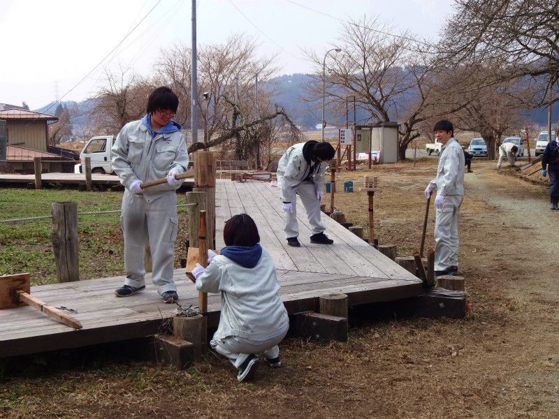 伊佐沢の久保桜にぼんぼりが設置されました！