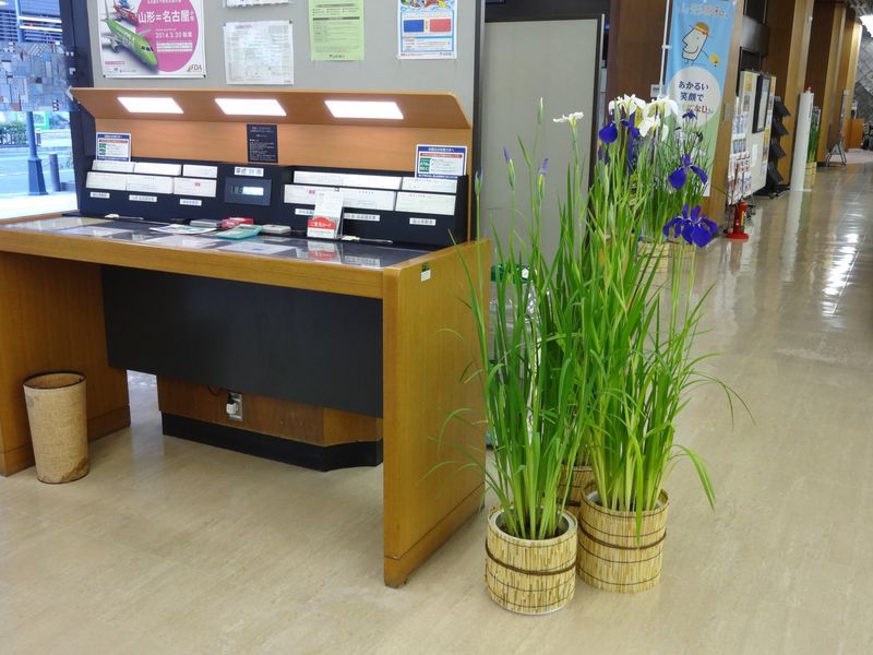 山形銀行本店　｢長井のあやめ展・物産展｣