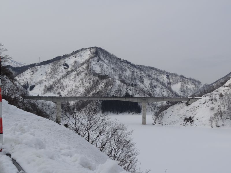 ながい百秋湖冬景色と「竜神大橋」