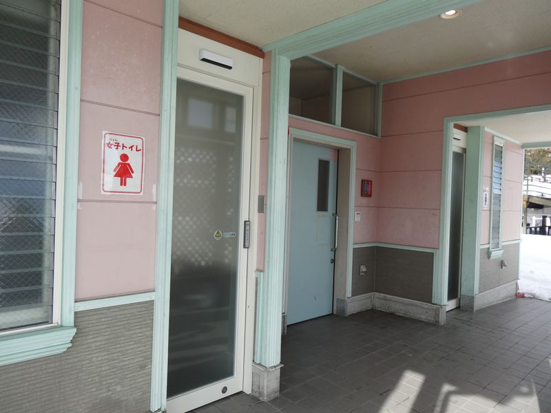 長井駅のトイレが改修され新しくなりました♪