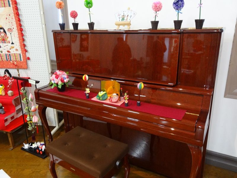おひな様展示準備中～！