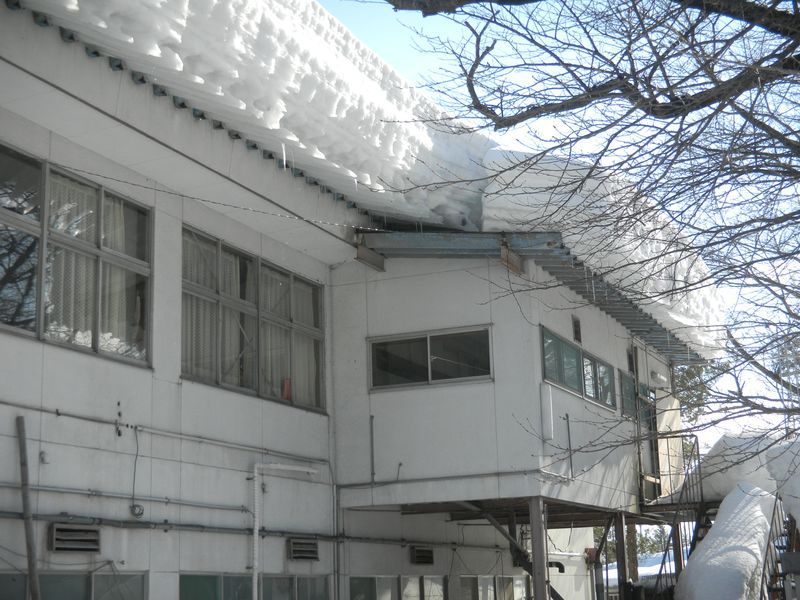危険です！≪あやめ会館のガラス割れ≫