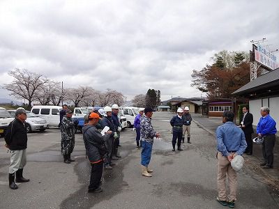 あやめ公園で刈込み・剪定（せんてい）作業が行われました（5月1日）