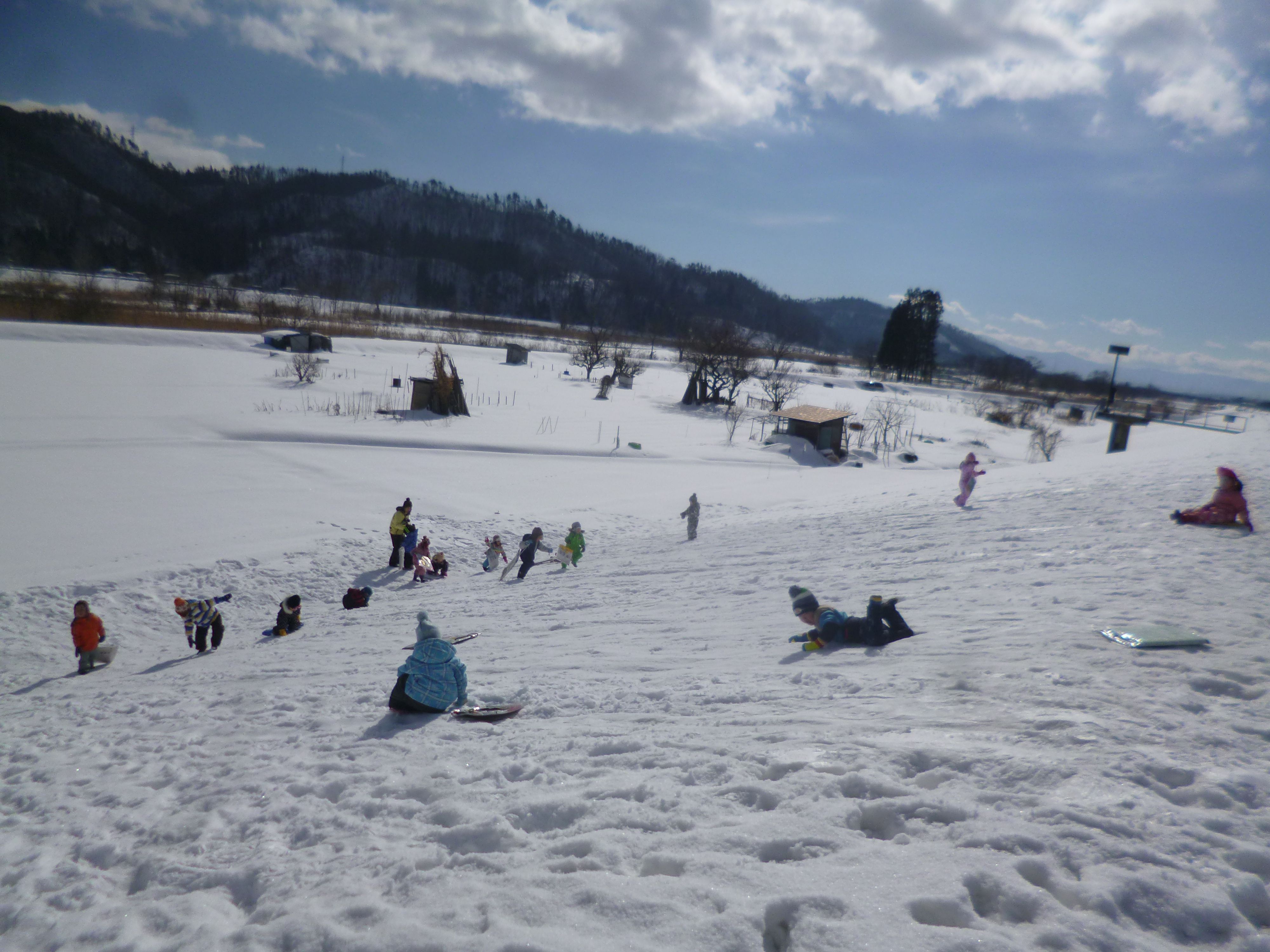 もっとしたいな♪雪遊び！