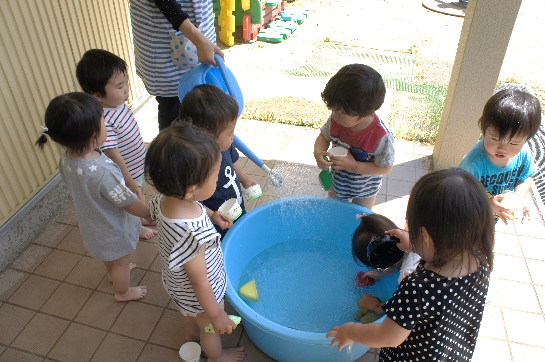 水遊び・どろんこ遊び満喫中(^^♪