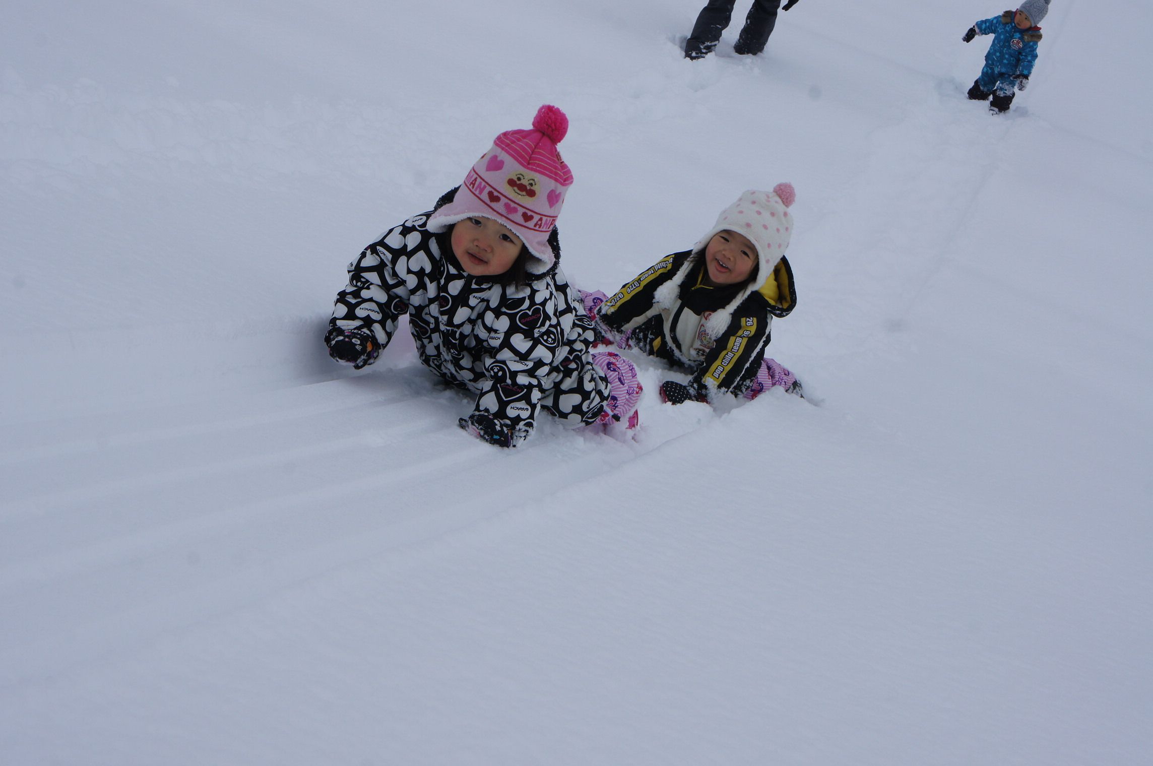 雪遊びだわ～い！