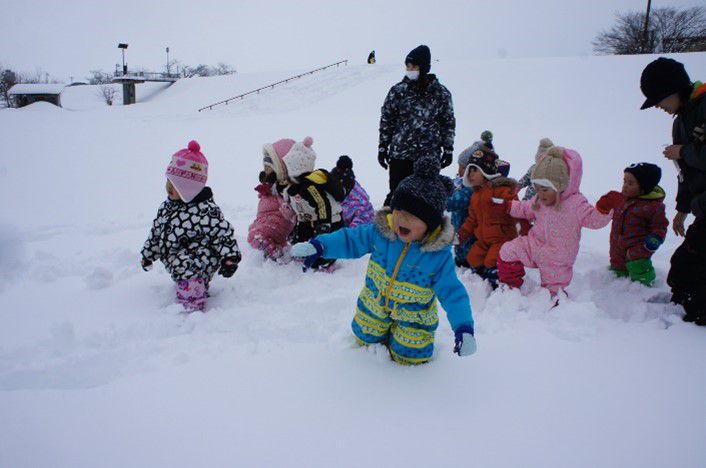 雪中宝探しゲーム～あひる組～
