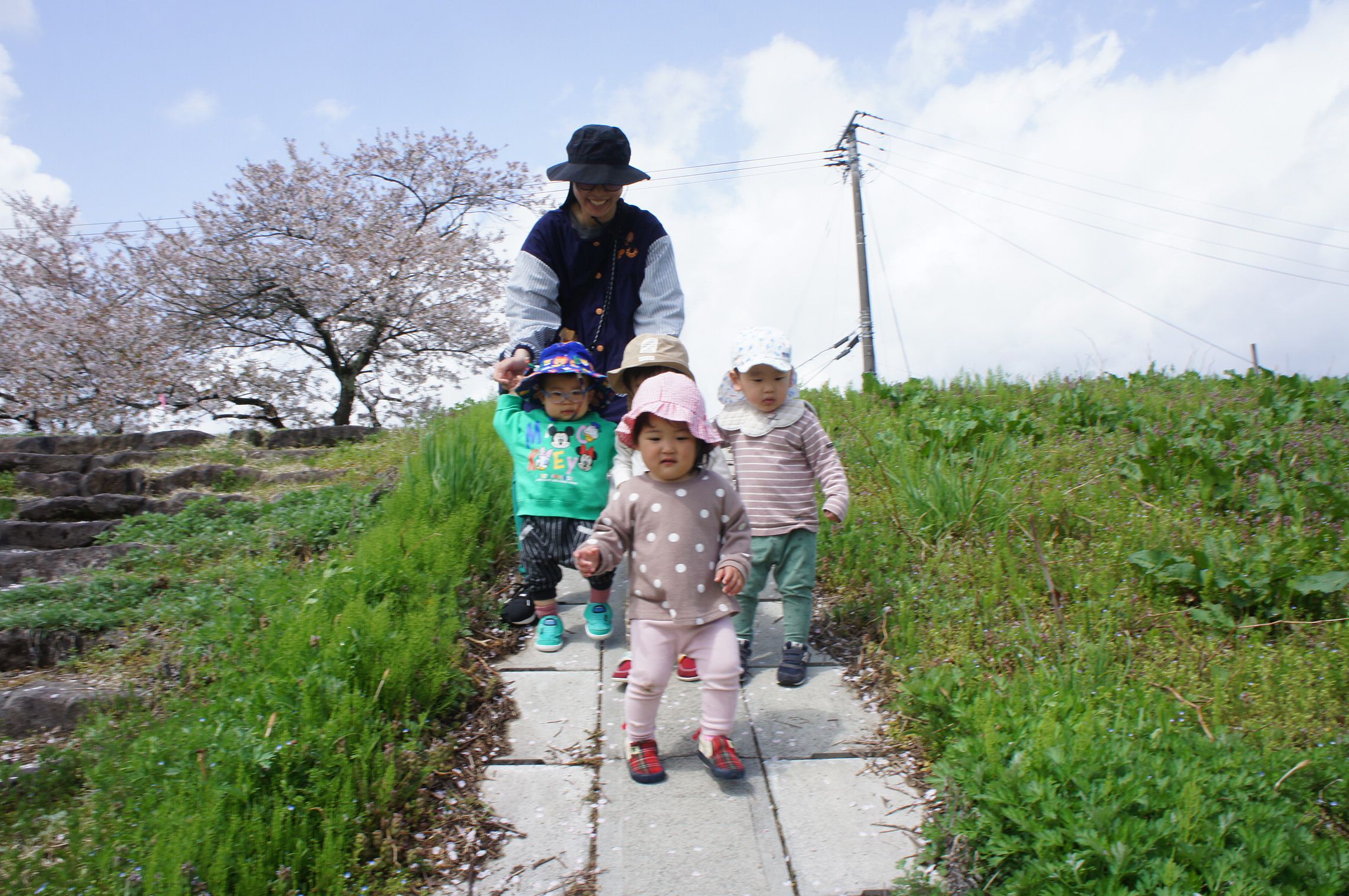 土手で遊んだよ♪