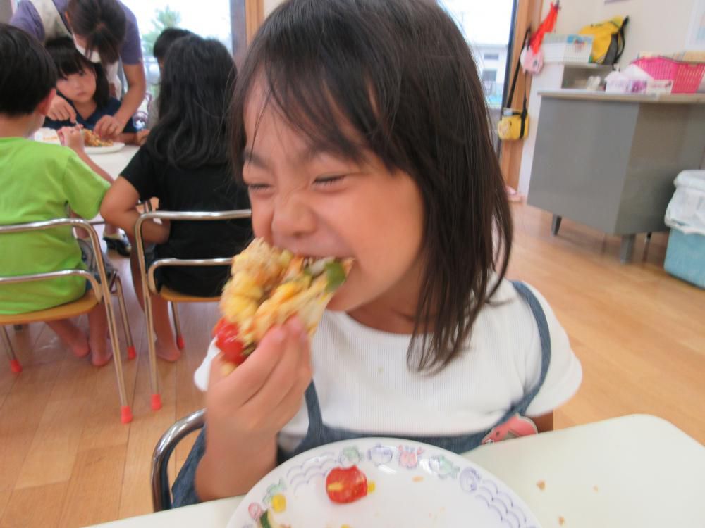 年長さんがピザづくり！！（はなぞの保育園の日記）