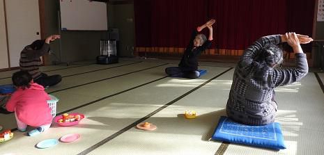 避難者支援・12月定期交流会　～ヨガ体操を行ないました！！～
