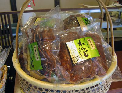 【お仁王様の大わらじ～萬壽屋わらじかりんとう】