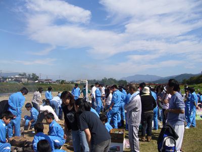 【おいしい秋を満喫～川原でいも煮会】