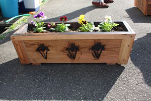 【まちなかを花で飾ろう！～共同花植え作業】